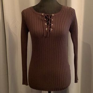 Super sexy brown ribbed women’s shirt from ETHYL. SIZE SMALL. Laces up front.